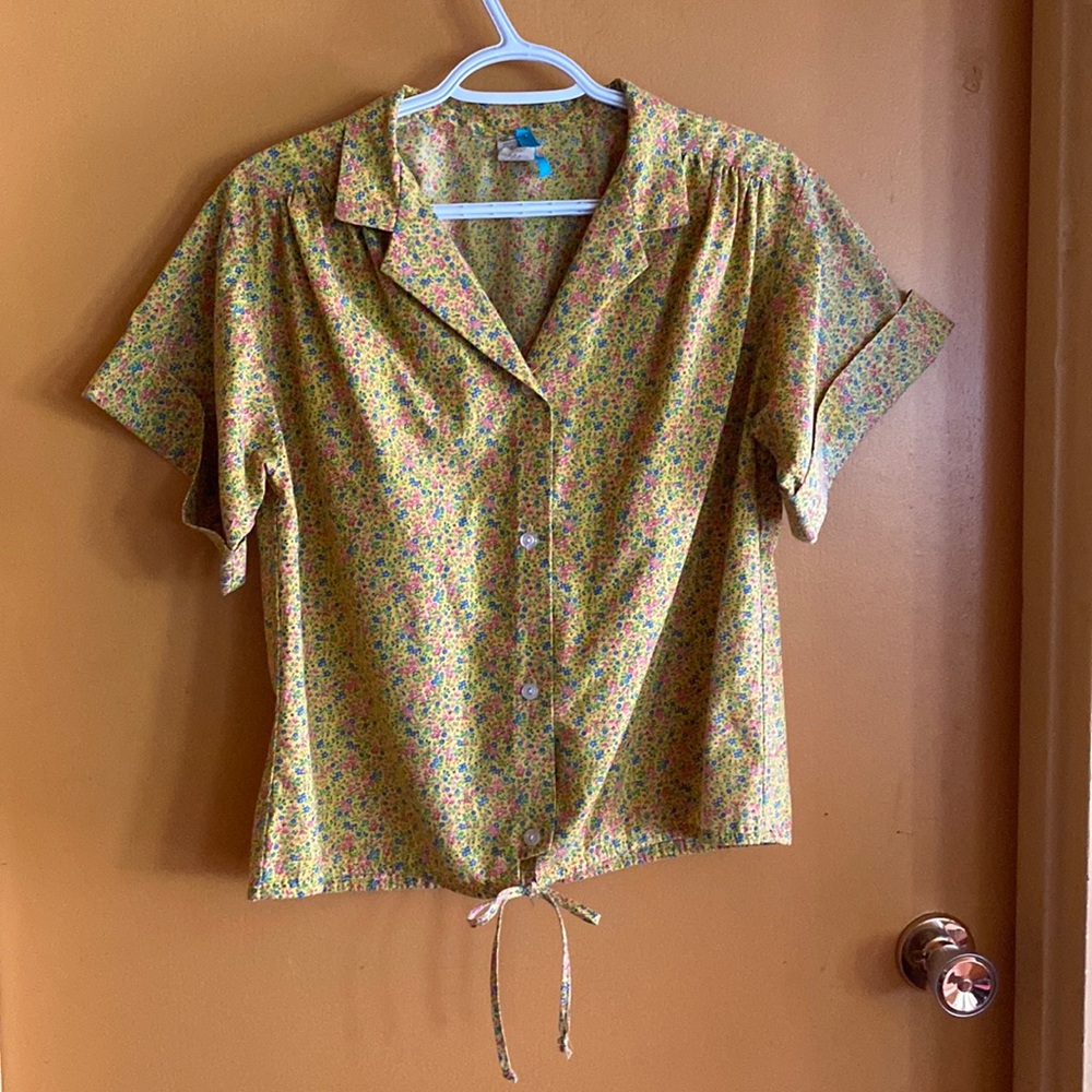 Vintage floral button up blouse w/ waist tie